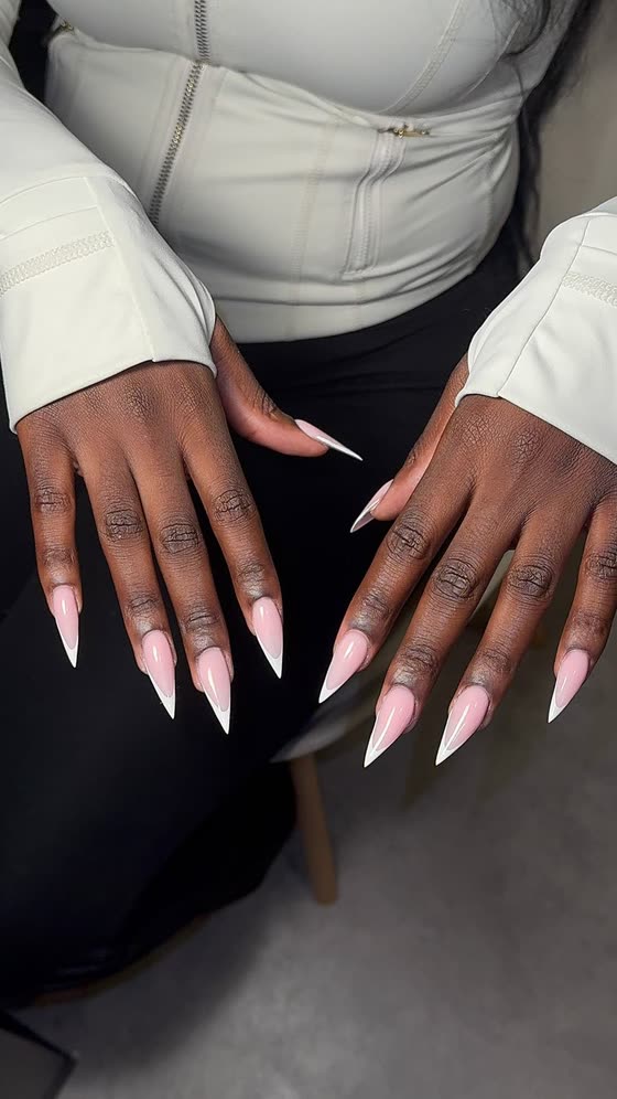 Pose amande rose avec french blanche