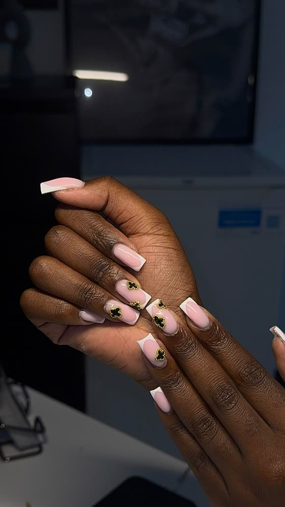 French rose sur ongles carrés